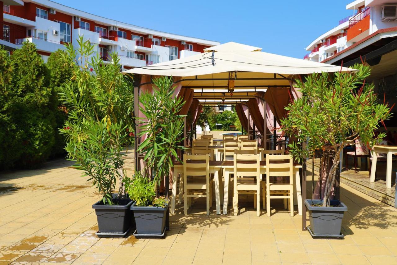 Fort Noks - Menada Apartments Sveti Vlas Extérieur photo