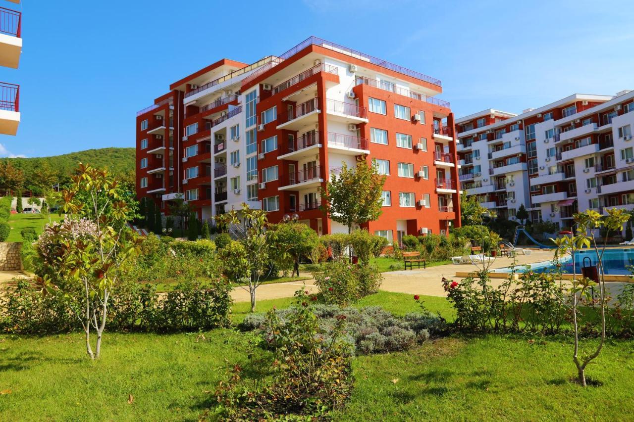 Fort Noks - Menada Apartments Sveti Vlas Extérieur photo