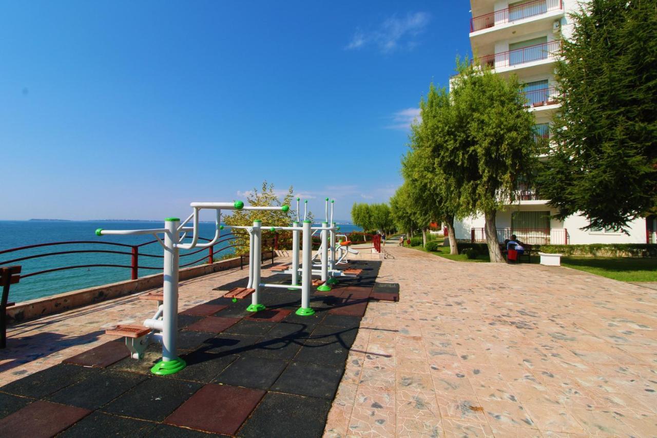 Fort Noks - Menada Apartments Sveti Vlas Extérieur photo